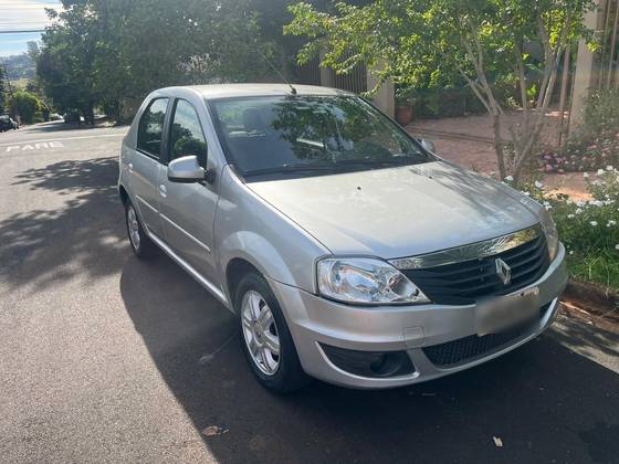 RENAULT LOGAN 1.6 EXPRESSION 8V FLEX 4P MANUAL RENAULT LOGAN 1.6 EXPRESSION 8V FLEX 4P MANUAL